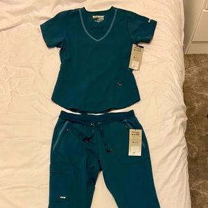 Grey’s Anatomy by Barco “Bahama” scrub set